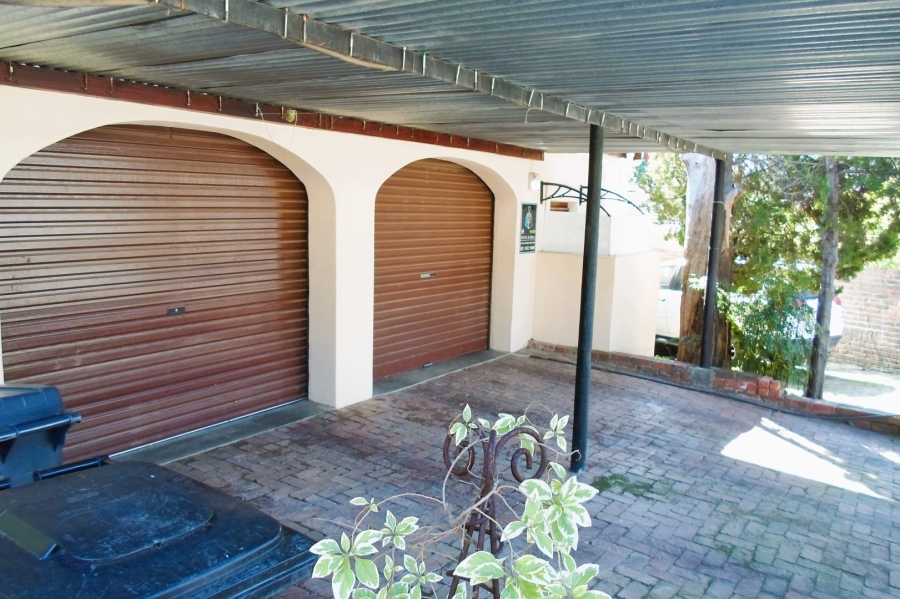 6 Bedroom Property for Sale in Vrykyk Western Cape